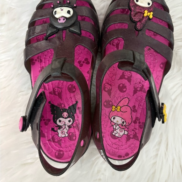 Toddlers' Hello Kitty and Friends My Melody and Kuromi Sandal - Crocs size c10 - Picture 4 of 8